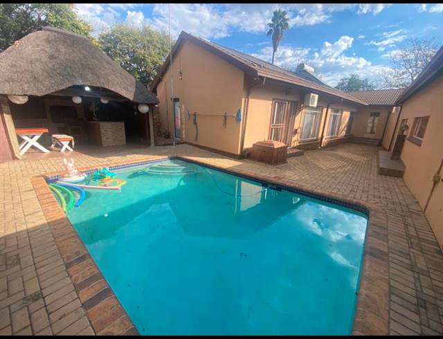 7 BEDROOM HOUSE FOR SALE IN AERORAND